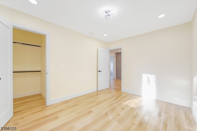 Building Photo - 169 New St