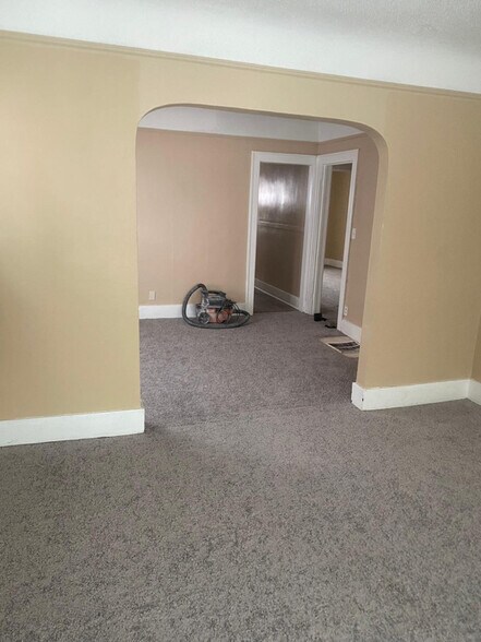 Building Photo - 8343 American St