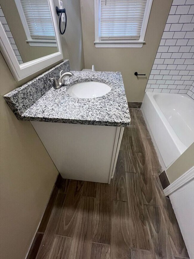 Building Photo - Cozy 2 bedroom 1 bath ranch duplex NOW AVAILABLE!