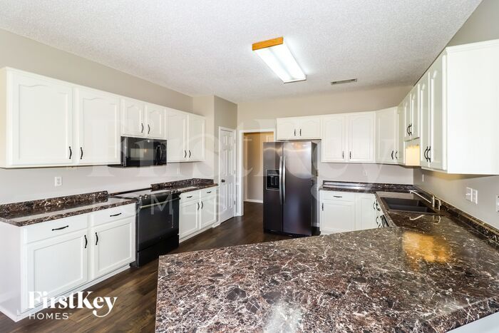 Building Photo - 7740 Shadow Bend Ln