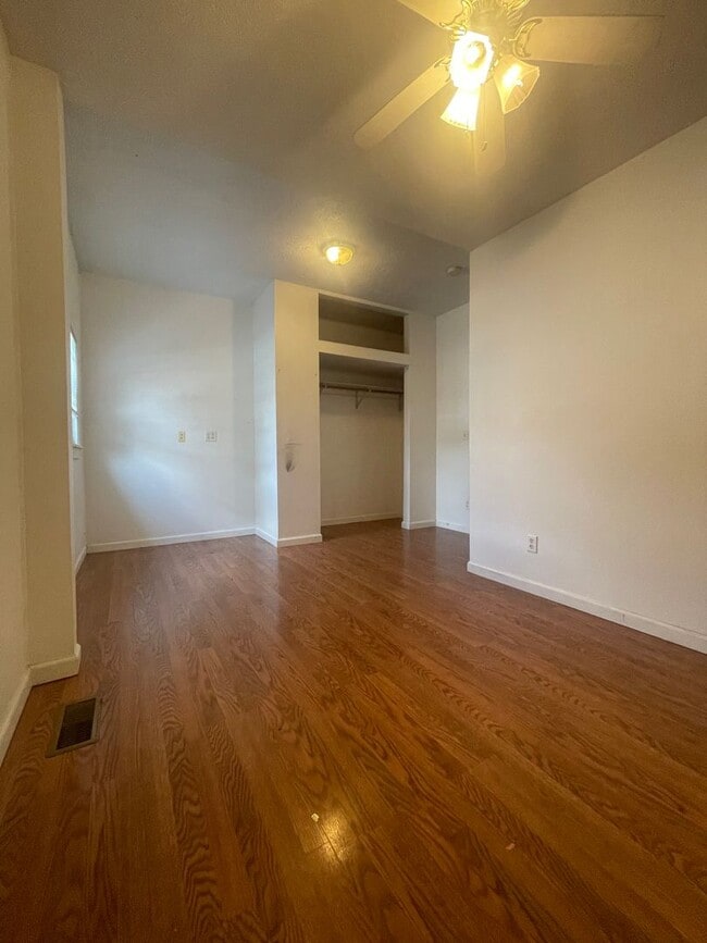 Building Photo - 321 E College St