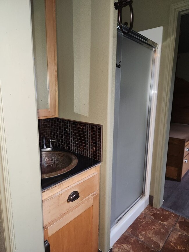 Building Photo - 1-Bedroom 1 Bath