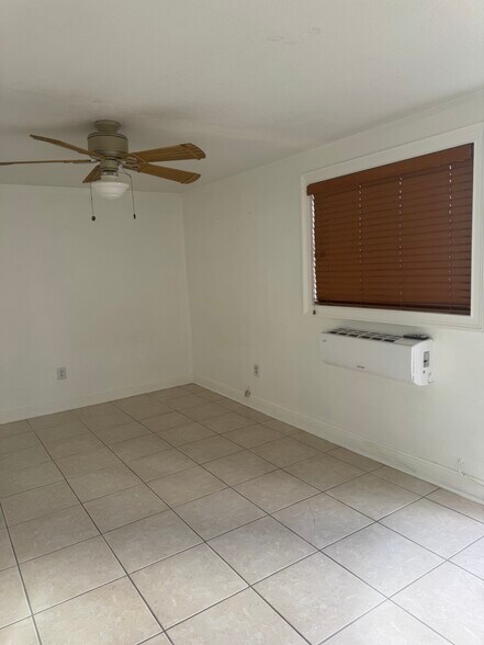 Building Photo - 8425 SW 44th St