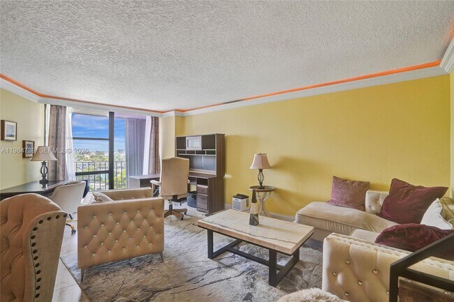 Building Photo - 800 Parkview Dr