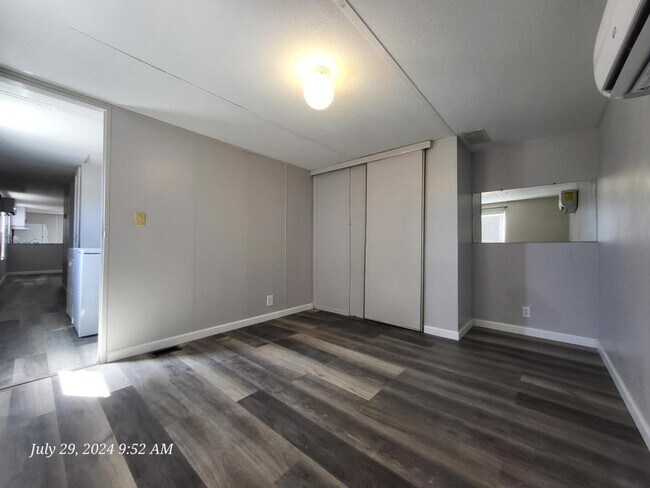 Building Photo - 524 S Eden Rd