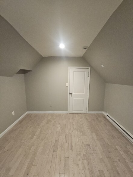 Building Photo - 318 Grove St