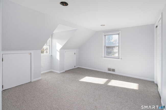 Building Photo - 37 Gaymoor Dr