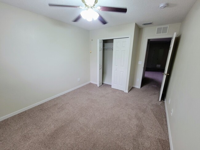 Building Photo - Winding River