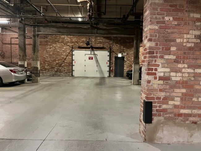 Building Photo - 1631 S Michigan Ave