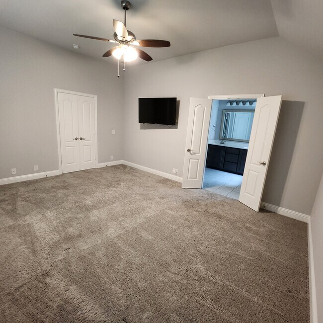 Building Photo - 1312 Carancho Dr