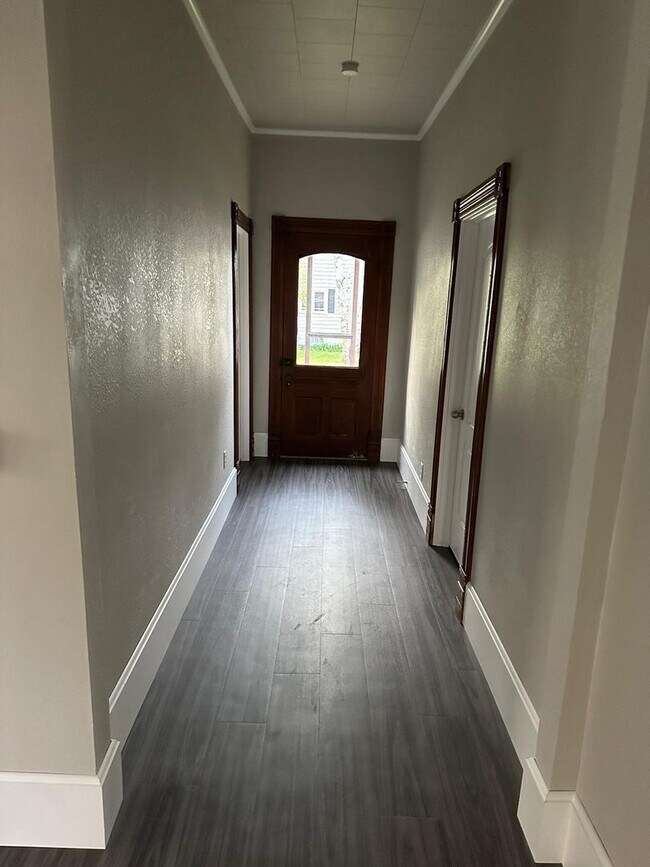 Building Photo - For Rent: 3 Bed / 1 Bath Home in Oconto
