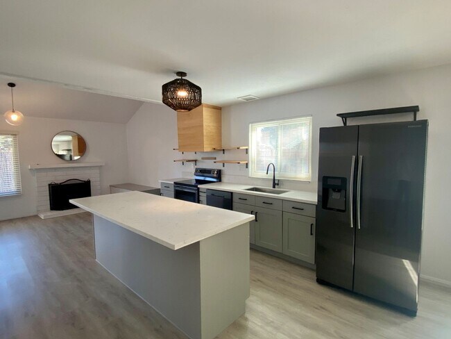 Building Photo - Completely Upgraded Townhome in Cute Neigh...