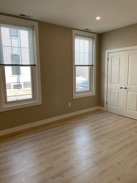 Building Photo - 145 Dupont St