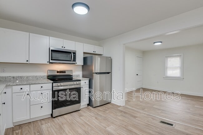 Building Photo - 2753 Hazel St