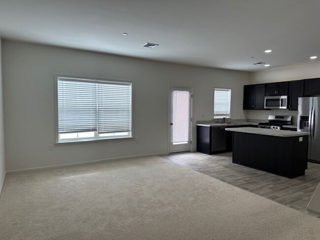 Building Photo - 7867 Oakbrook Dr