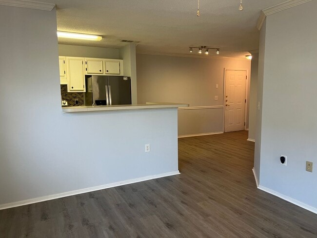 Building Photo - Great First Floor Condo in the Reserve at Woodbridge