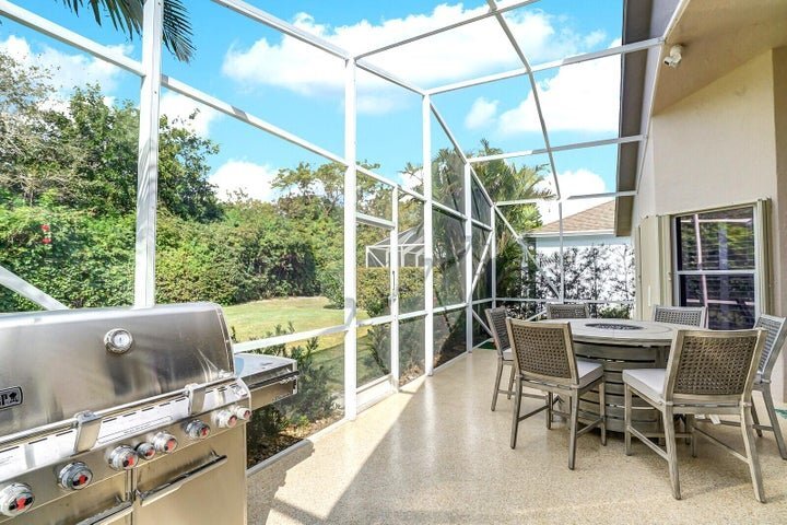 Building Photo - 2208 Soundings Ct