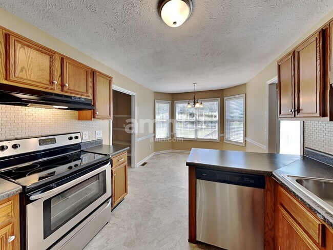 Building Photo - 115 Crenshaw Dr