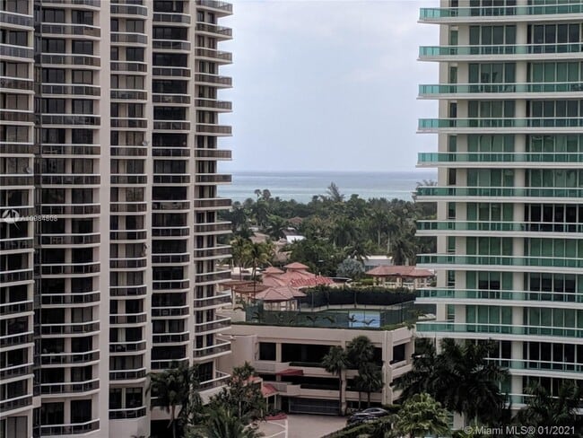 Building Photo - 20000 E Country Club Dr