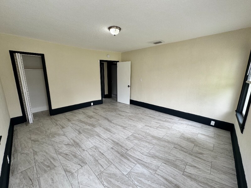 Building Photo - 2923 Rosselle St