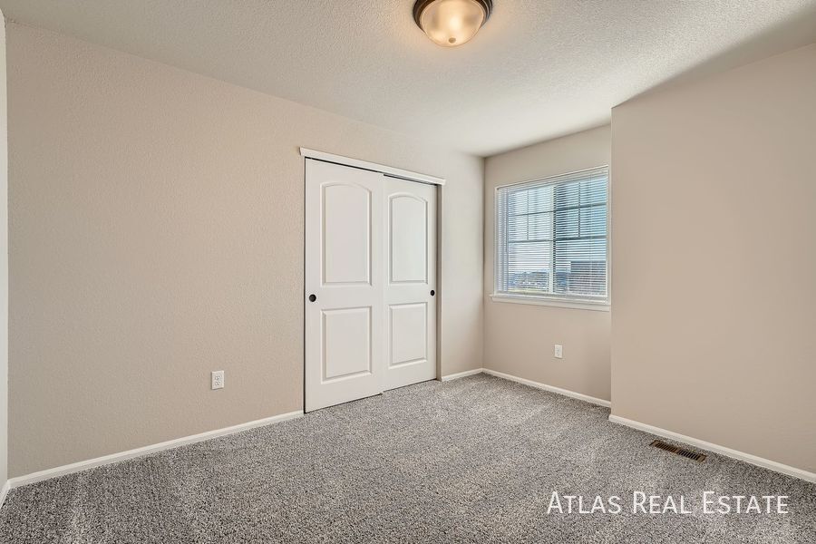 Building Photo - 708 Finch Dr