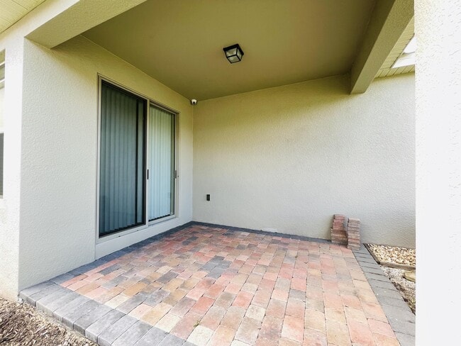 Building Photo - 8221 Lakeview Crossing Dr
