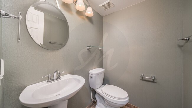 Building Photo - Four bedroom in Gatehouse Village with Fenced Yard and Views!