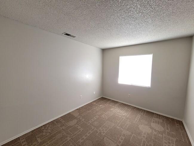 Building Photo - 1725 W Olive Ave