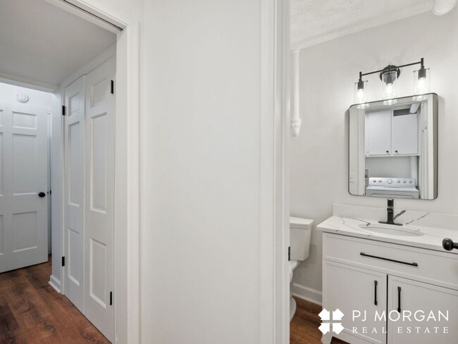 Building Photo - 4 Bedroom, 2.5 Bathroom, 2 Bonus Rooms - N...