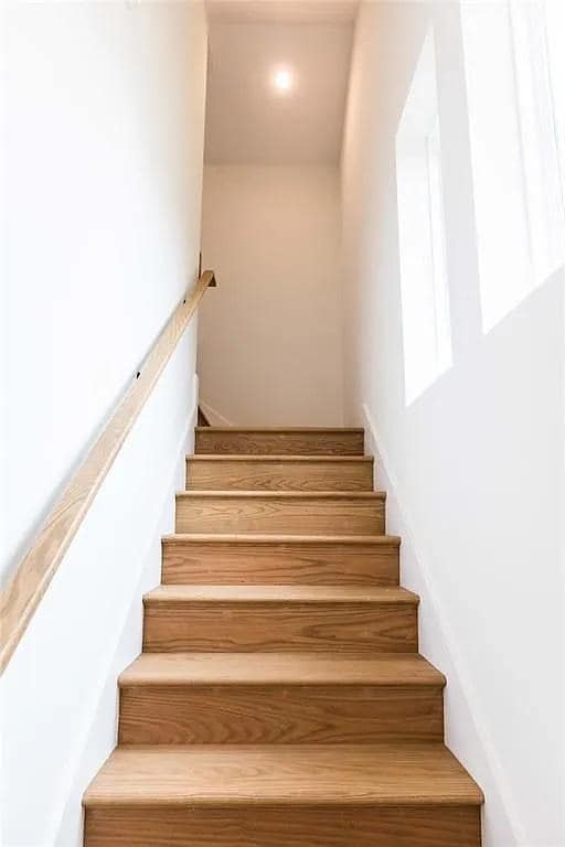 Building Photo - 409 W 35th St