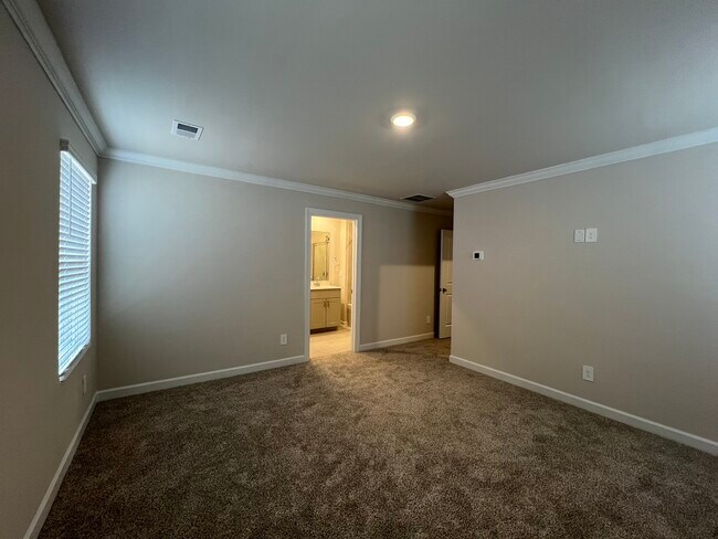 Building Photo - 1360 Fallen Acorn Ln