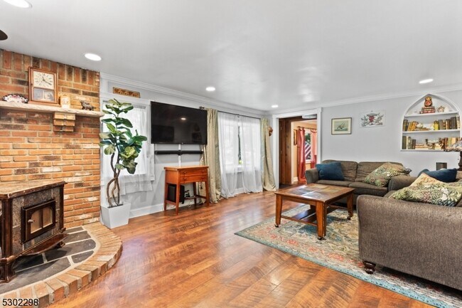 Building Photo - 31 Oliver Pl