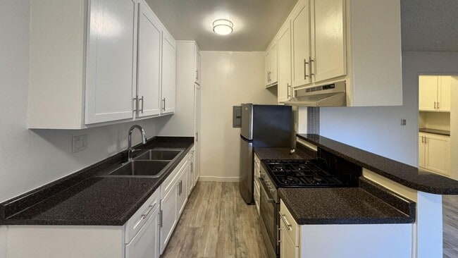 Building Photo - 45 Rose Ave