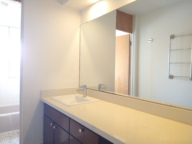 Building Photo - 3319 Metairie Ct