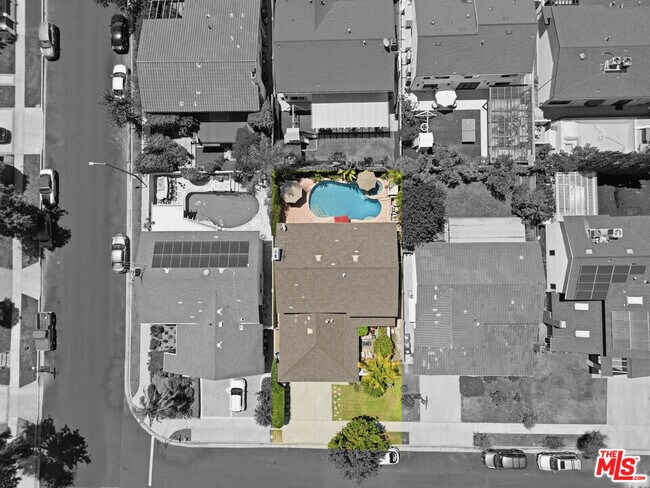 Building Photo - 5507 Bluebell Ave