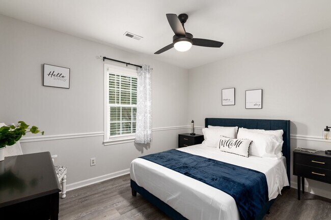 Building Photo - Charming 3 Bedroom Home with Modern Features and Spacious Outdoors!