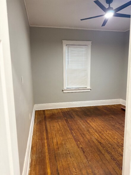 Building Photo - 1629 Netherwood Ave