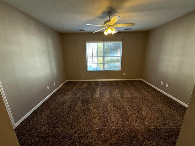 Building Photo - Highly Desirable Richmond Hill Townhome with 3 Bedroooms