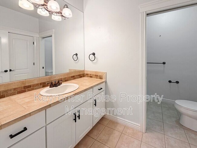 Building Photo - 1141 E Crowne Pointe Dr