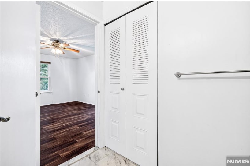 Building Photo - 556 Holly Ct