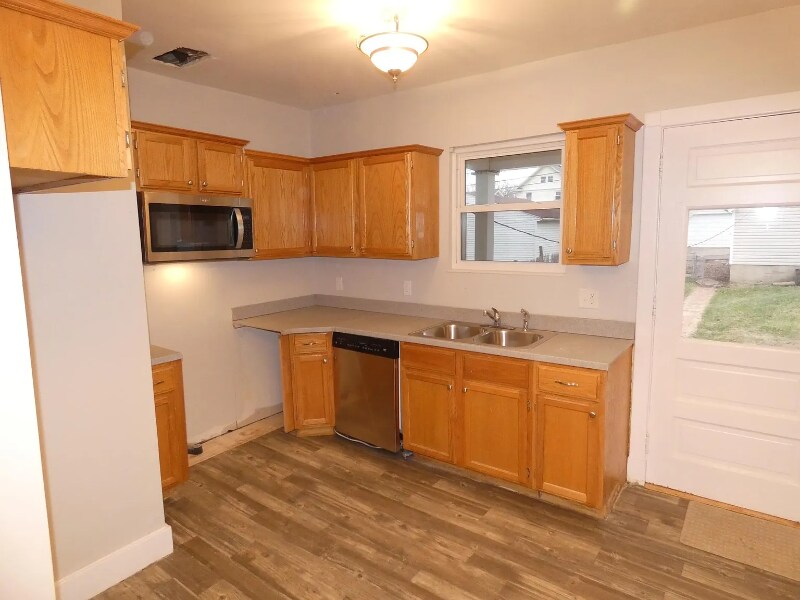 Building Photo - 616 St Nicholas Ave