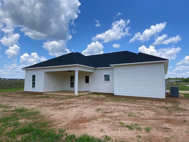 Building Photo - 140 Scarlet Wy