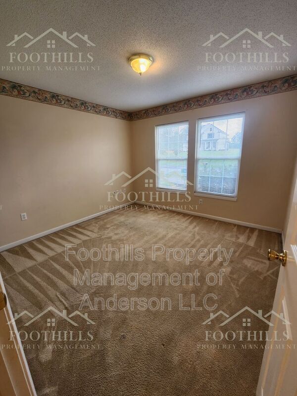 Building Photo - 1419 Oak Hill Dr