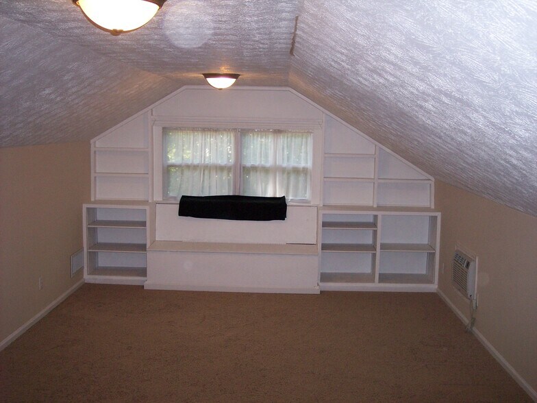 Building Photo - 3688 Idle Creek Dr