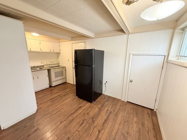 Building Photo - 1406