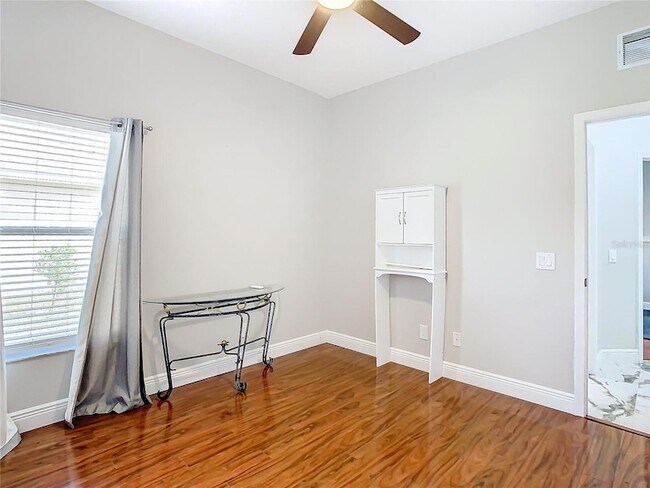 Building Photo - 16829 Midsummer Ln