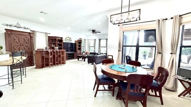 Building Photo - 10703 Versailles Blvd