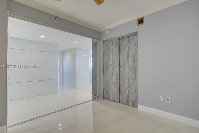 Building Photo - 1830 S Ocean Dr