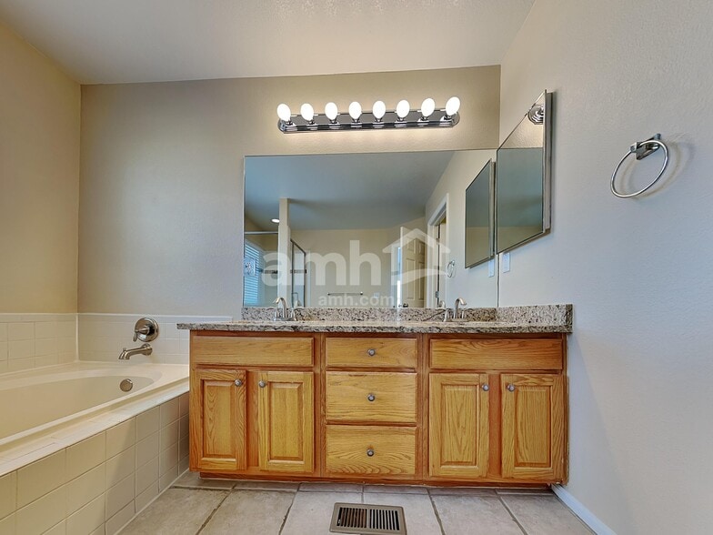 Building Photo - 10550 Mount Columbia Pl