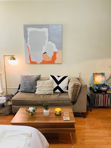 Building Photo - 1324 Locust St